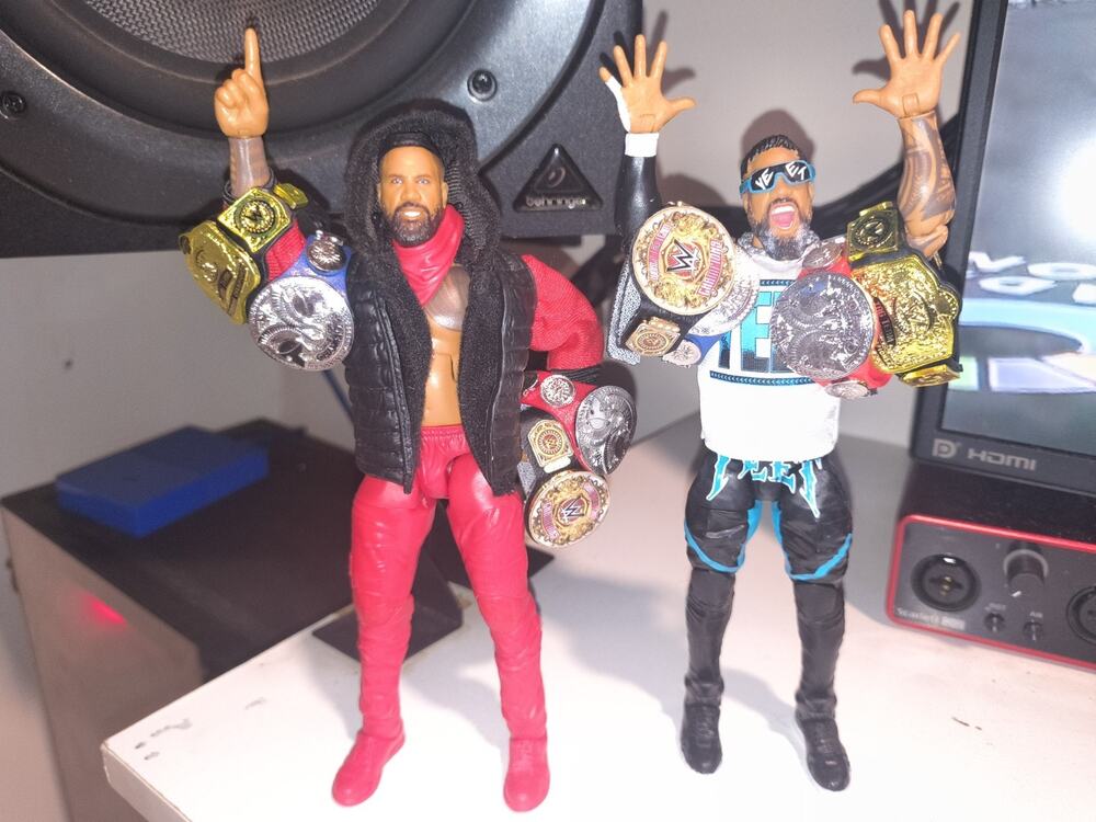 custom wwe Elite The Usos. Jey And Jimmy With Accessories And Titles